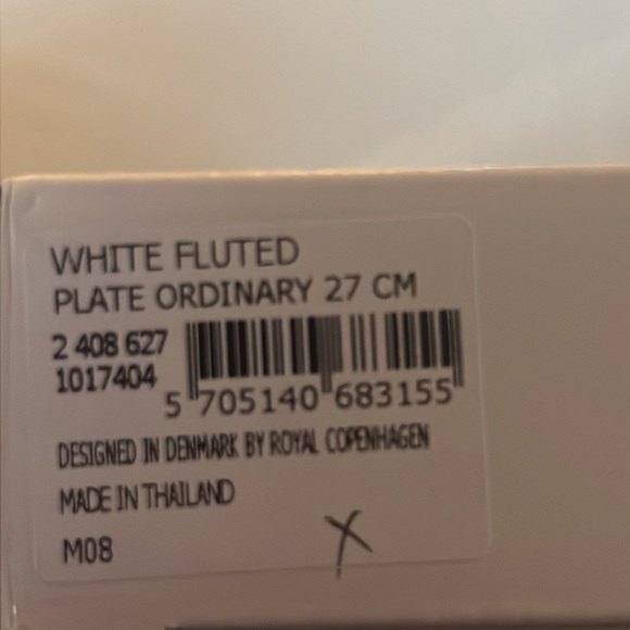 Royal Copenhagen White Fluted Plate 27cm - Picture 4 of 7